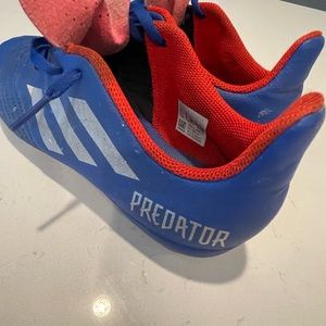 5.5 Y predator adidas soccer cleats